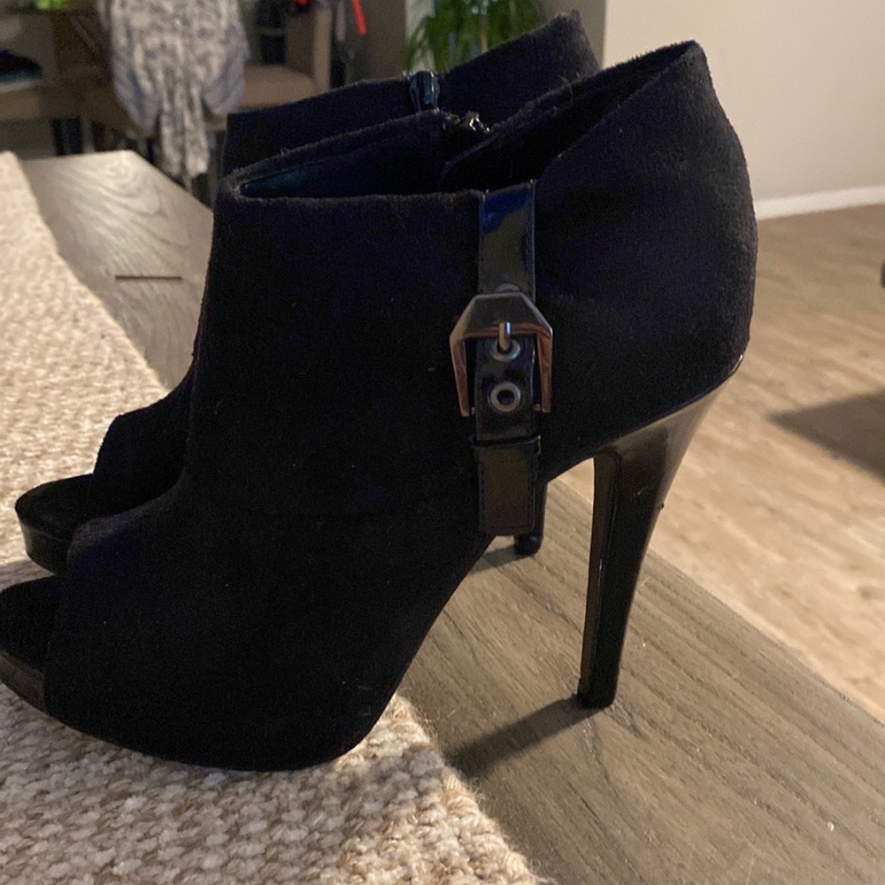 Delicioso size 9 black suede; worn 2 times; 5 inch heels